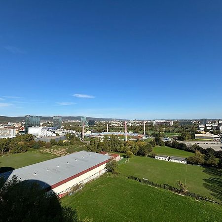 Three Towers With Beautiful View And Parking! Apartman Pozsony Kültér fotó