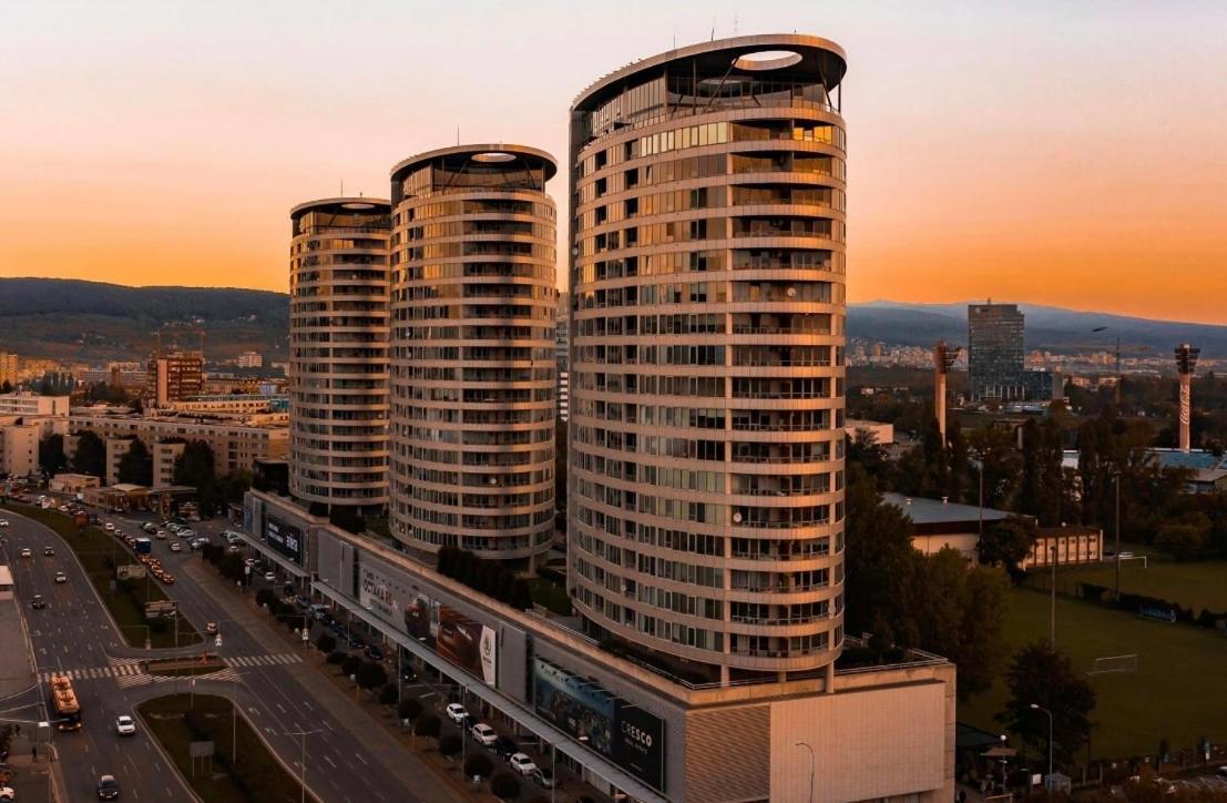 Three Towers With Beautiful View And Parking! Apartman Pozsony Kültér fotó