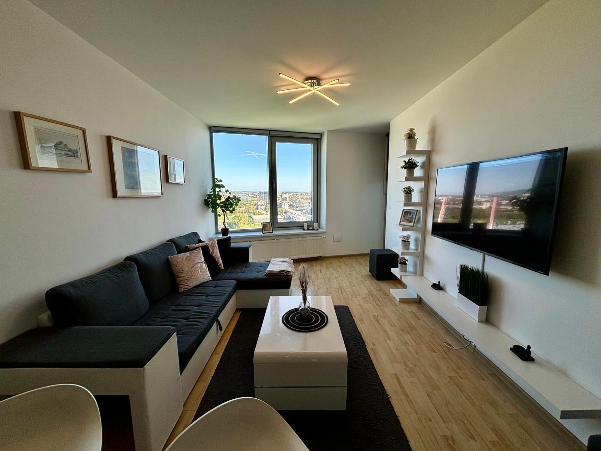 Three Towers With Beautiful View And Parking! Apartman Pozsony Kültér fotó