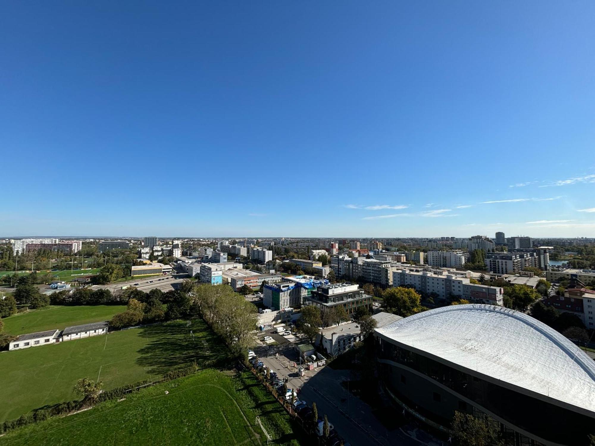Three Towers With Beautiful View And Parking! Apartman Pozsony Kültér fotó