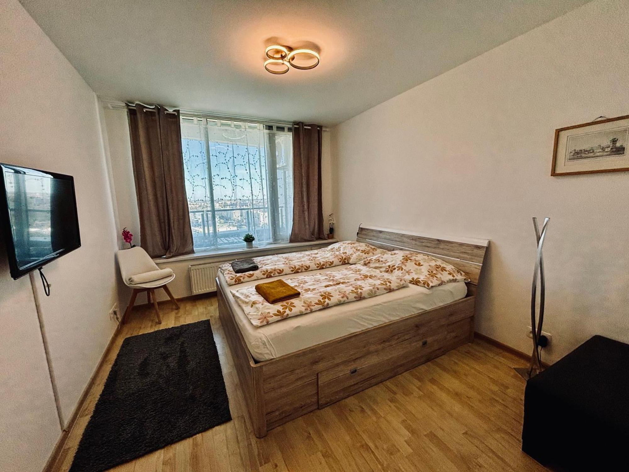 Three Towers With Beautiful View And Parking! Apartman Pozsony Kültér fotó